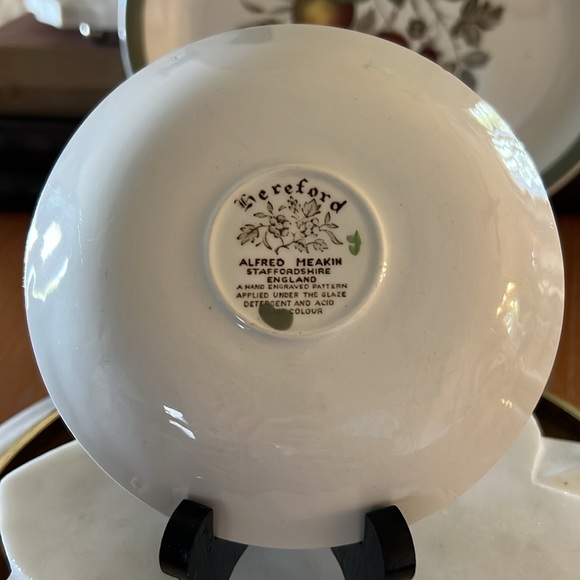 Vintage Alfred Meakin Hereford Platter, Cup + Saucer Set Staffordshire England - Picture 8 of 12